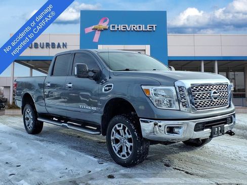 Used 2018 Nissan Titan SV w/ SV Convenience Package image 3