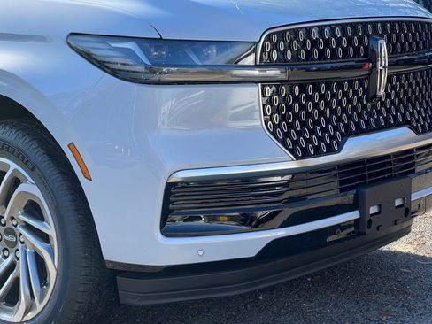 New 2025 Lincoln Navigator Reserve image 2
