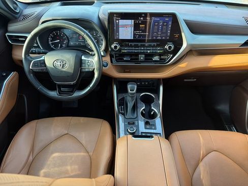 Used 2021 Toyota Highlander Platinum AWD/4WD image 9