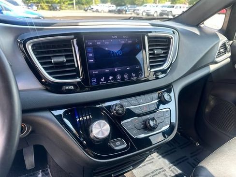 Used 2018 Chrysler Pacifica Touring-L w/ Advanced Safetytec Group FWD image 28