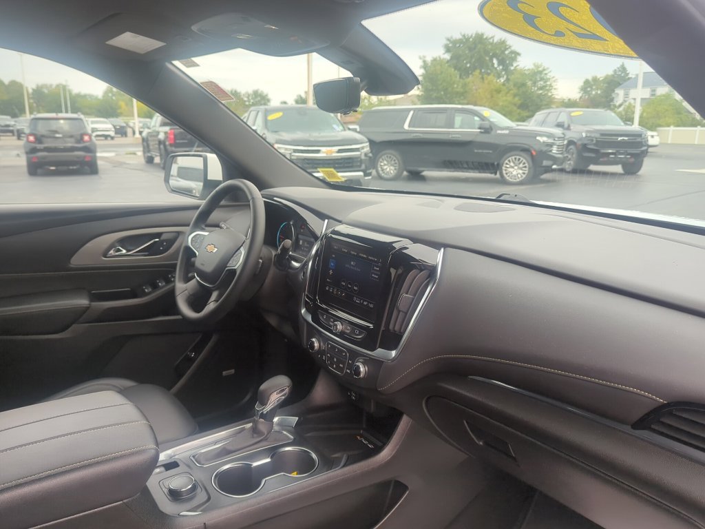 Certified 2023 Chevrolet Traverse LT w/ LT Premium Package AWD/4WD image 16