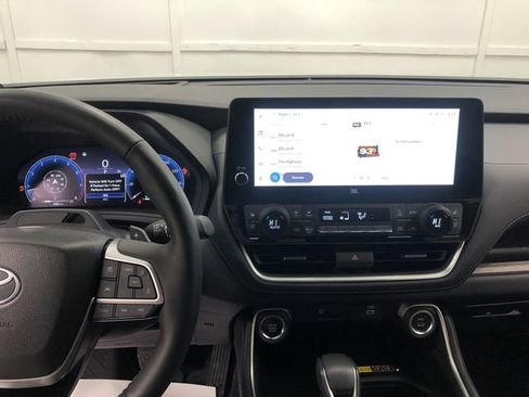 Used 2025 Toyota Grand Highlander AWD image 19