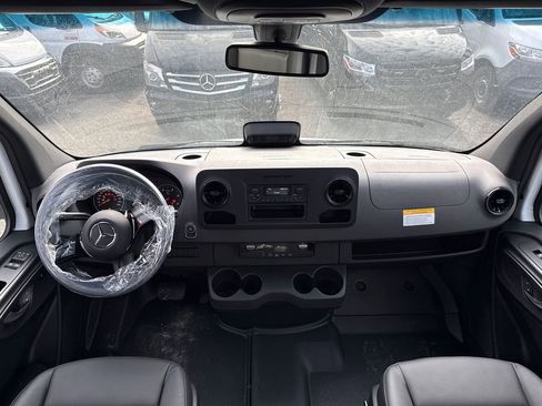 Used 2025 Mercedes-Benz Sprinter 2500 image 20