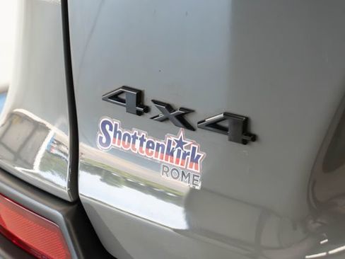 Used 2023 Jeep Cherokee Altitude Lux AWD/4WD image 27