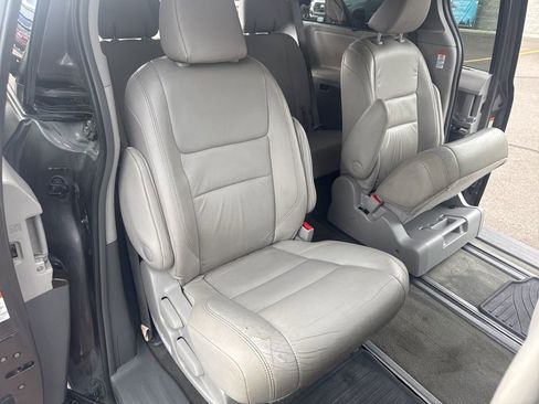 Used 2015 Toyota Sienna XLE w/ XLE Navigation Package AWD/4WD image 16