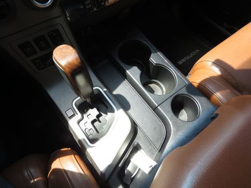 Used 2010 Toyota Sequoia Platinum AWD/4WD image 25