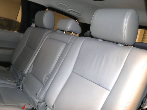 Used 2017 Toyota Sequoia Limited w/ Safety & Convenience Package AWD/4WD image 87