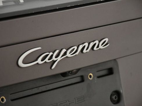 Used 2023 Porsche Cayenne Platinum Edition image 12