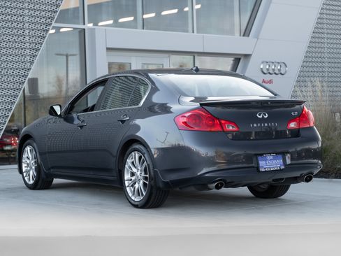 Used 2011 INFINITI G37 Journey w/ Premium Pkg image 5