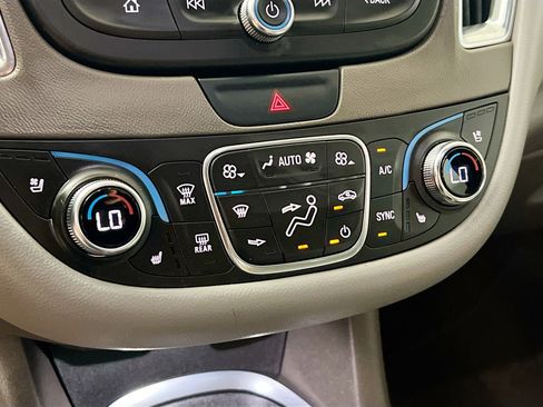 Used 2017 Chevrolet Malibu Premier w/ Driver Confidence Package image 27