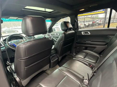 Used 2014 Ford Explorer XLT w/ Equipment Group 202A image 25
