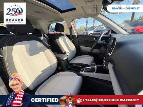 Used 2025 Hyundai Venue SEL FWD image 26