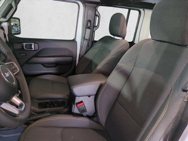 Used 2026 Jeep Wrangler Unlimited Sahara AWD/4WD image 15