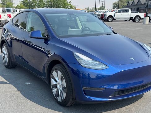 Used 2023 Tesla Model Y Long Range AWD/4WD image 11