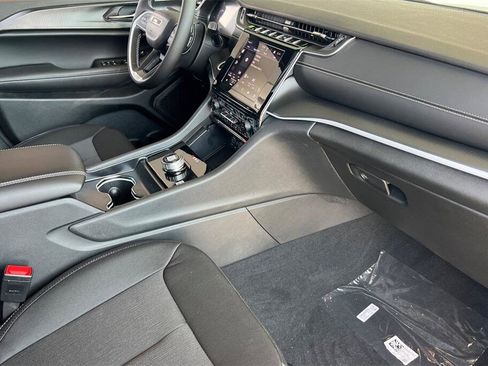 New 2025 Jeep Grand Cherokee L Laredo w/ Luxury Tech Group I image 16