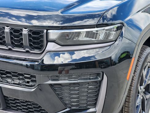 New 2026 Jeep Grand Cherokee Altitude AWD/4WD image 9