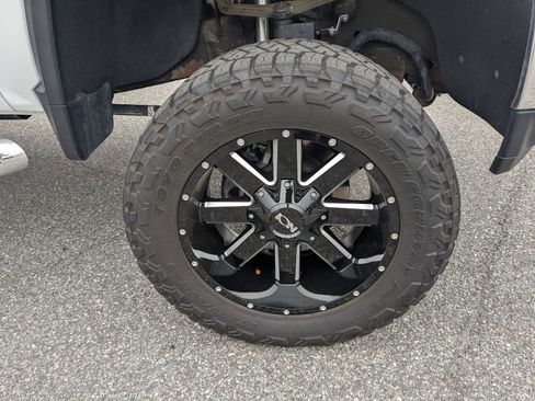 Used 2020 Chevrolet Silverado 2500 LT w/ Convenience Package image 11