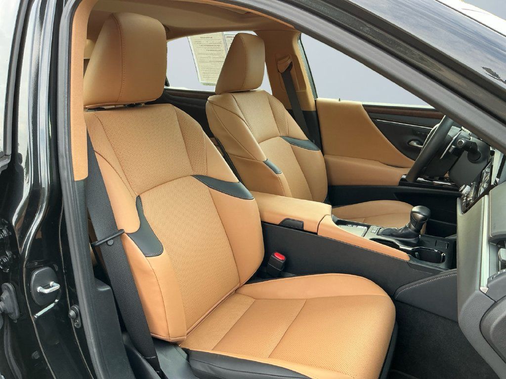 Used 2023 Lexus ES 300h w/ Premium Package FWD image 16