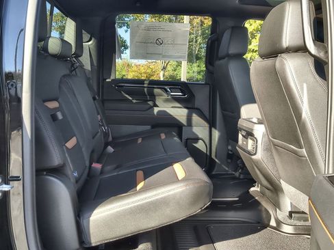 Used 2025 GMC Sierra 2500 AT4 w/ AT4 Premium Plus Package image 28