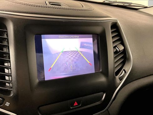 Used 2019 Jeep Cherokee Latitude w/ Popular Appearance Group FWD image 26