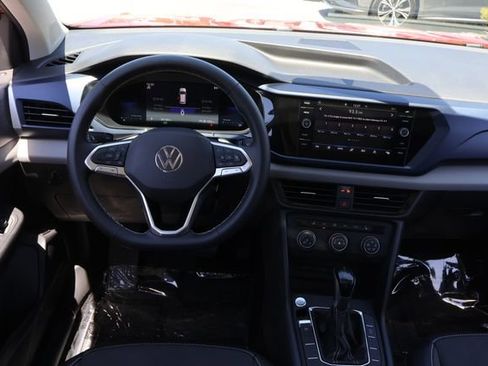 Certified 2022 Volkswagen Taos SE w/ Panoramic Sunroof Package image 15