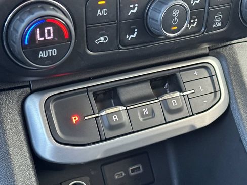 Used 2022 GMC Acadia SLE FWD image 22