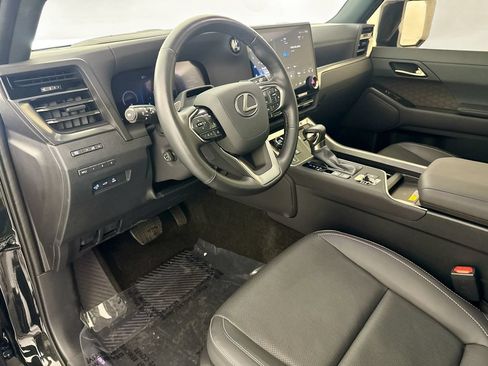 Used 2025 Lexus GX 550 w/ Cold Area Package AWD/4WD image 9