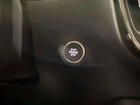 Used 2025 Volvo XC40 B5 Core image 77