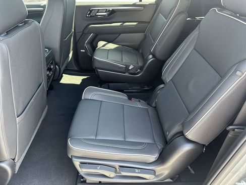 New 2025 Chevrolet Suburban Premier image 23