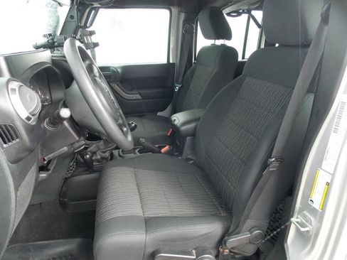 Used 2012 Jeep Wrangler Unlimited Sport AWD/4WD image 2