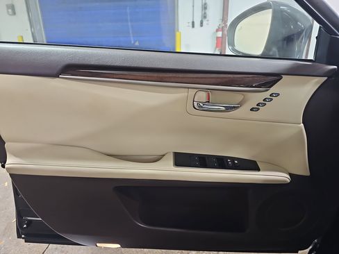 Used 2017 Lexus ES 350 w/ Luxury Package image 28