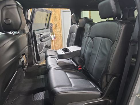 Used 2024 Jeep Wagoneer Series II AWD/4WD image 16