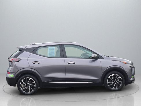 Used 2022 Chevrolet Bolt EUV Premier w/ Sun & Sound Package image 9