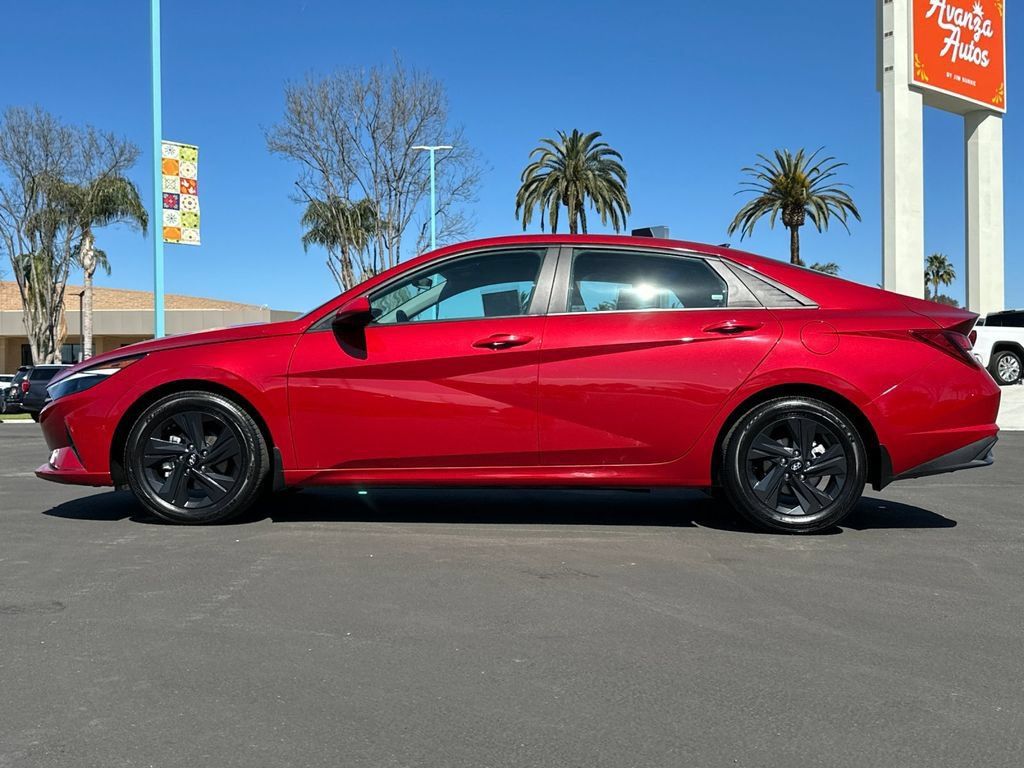 Used 2023 Hyundai Elantra SEL FWD image 2