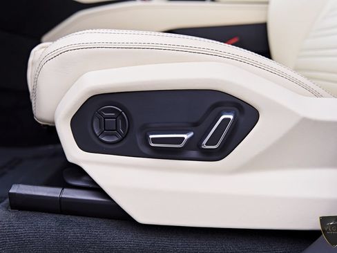 Used 2026 Lamborghini Urus SE AWD/4WD image 62