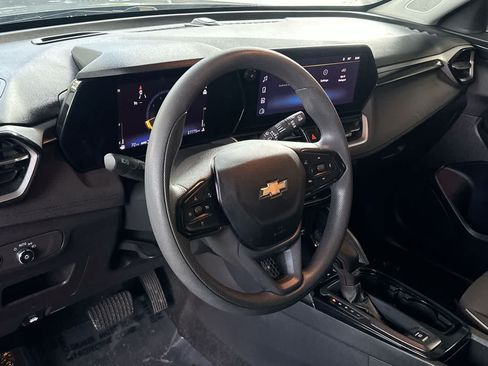 Used 2025 Chevrolet TrailBlazer LT AWD/4WD image 13