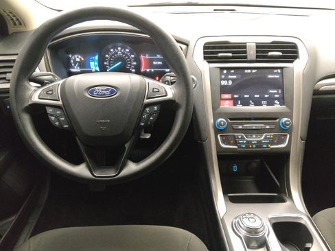 Used 2018 Ford Fusion SE w/ Fusion SE Technology Package FWD image 22