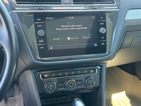 Used 2019 Volkswagen Tiguan SE w/ Panoramic Sunroof Package AWD/4WD image 14
