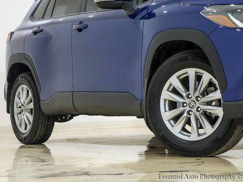 Used 2024 Toyota Corolla Cross LE w/ Moonroof Package FWD image 4