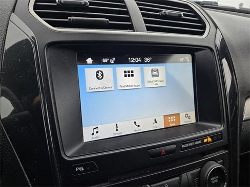 Used 2018 Ford Explorer XLT w/ Equipment Group 202A image 8