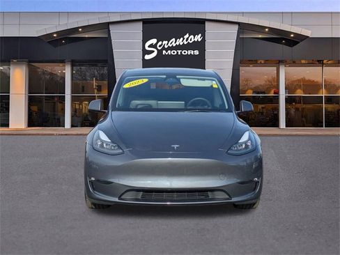 Used 2023 Tesla Model Y Performance image 8