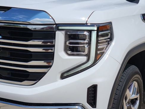 Used 2025 GMC Sierra 1500 SLT AWD/4WD image 9