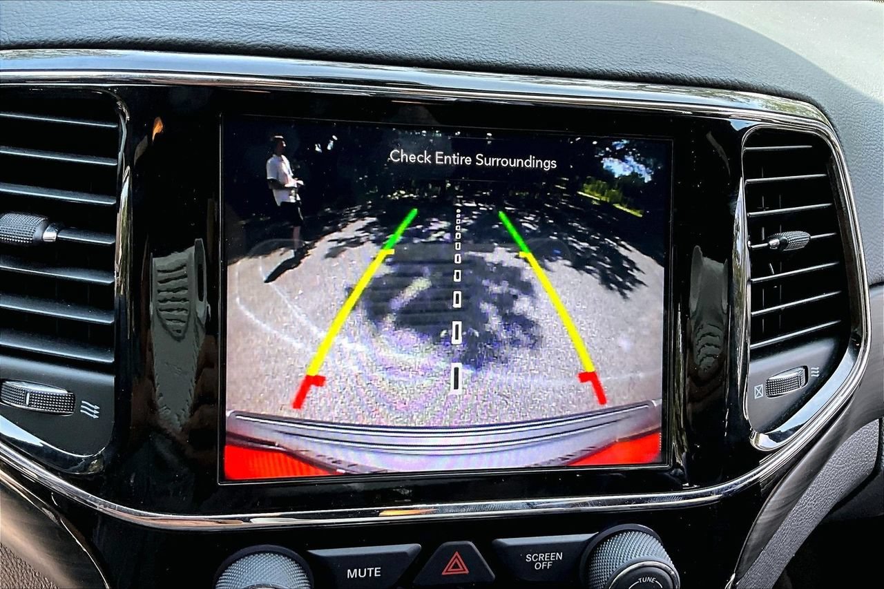 Used 2019 Jeep Grand Cherokee Altitude AWD/4WD image 13