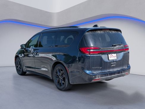 Used 2024 Chrysler Pacifica Touring-L w/ S Appearance Package FWD image 5