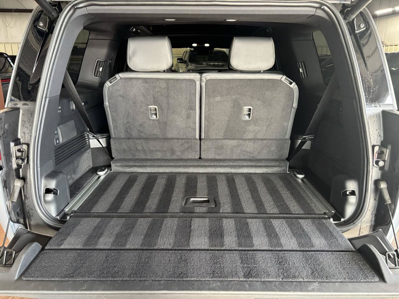 Used 2025 Rivian R1S Adventure Dual AWD/4WD image 23