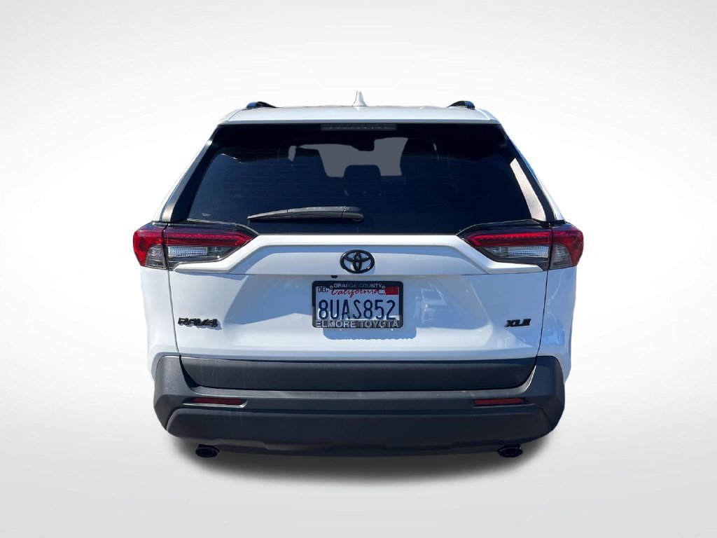 Used 2021 Toyota RAV4 XLE w/ Convenience Package FWD image 4