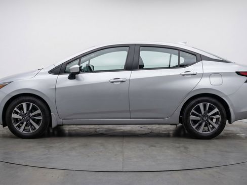 Used 2025 Nissan Versa SV image 5