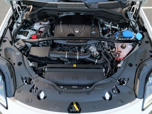 Used 2025 Maserati Grecale GT AWD/4WD image 61