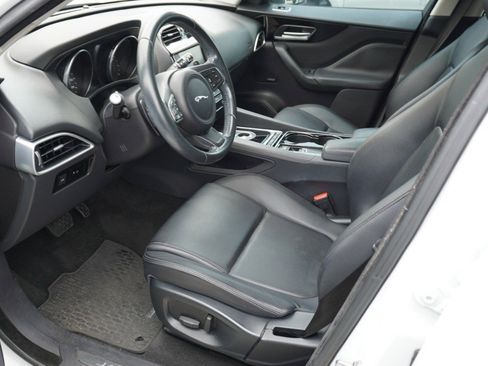 Used 2017 Jaguar F-PACE Premium AWD/4WD image 9