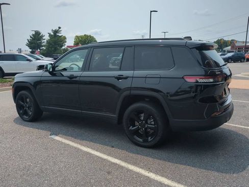 Used 2023 Jeep Grand Cherokee L Laredo AWD/4WD image 6